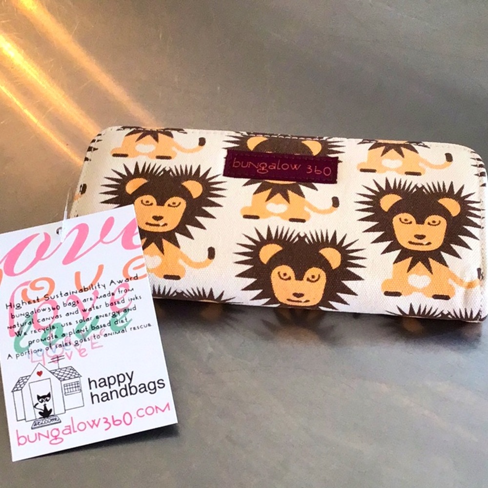 Bungalow360 NWT Leo Lion canvas wallet.